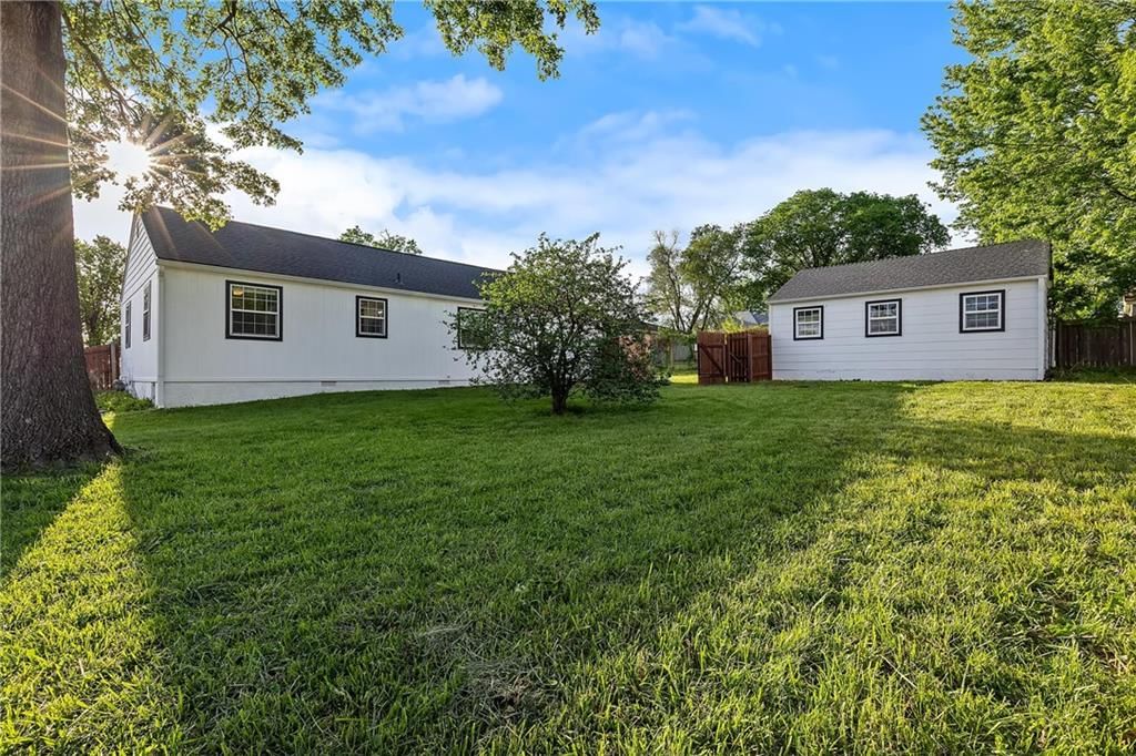 1227 N Jesse James Road — photo 28