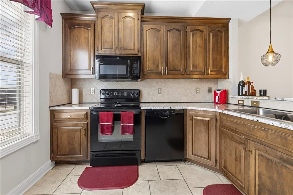 15832 W 61ST Street — photo 6