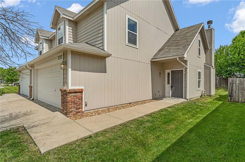 Photo 1 of 35 - 2752 Grand Circle, Lawrence, KS 66047
