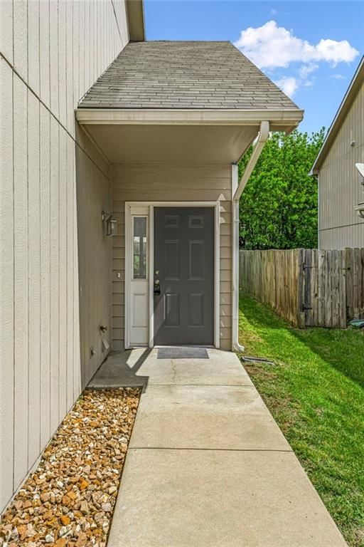 Photo 2 of 35 - 2752 Grand Circle, Lawrence, KS 66047