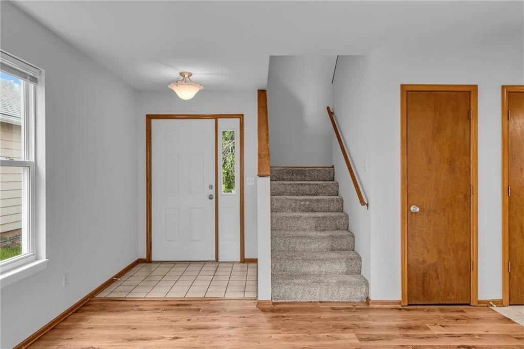 Photo 4 of 35 - 2752 Grand Circle, Lawrence, KS 66047