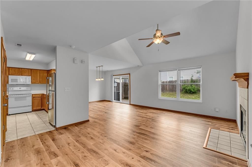 Photo 5 of 35 - 2752 Grand Circle, Lawrence, KS 66047