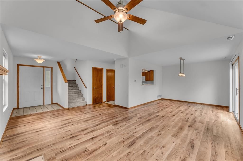 Photo 6 of 35 - 2752 Grand Circle, Lawrence, KS 66047