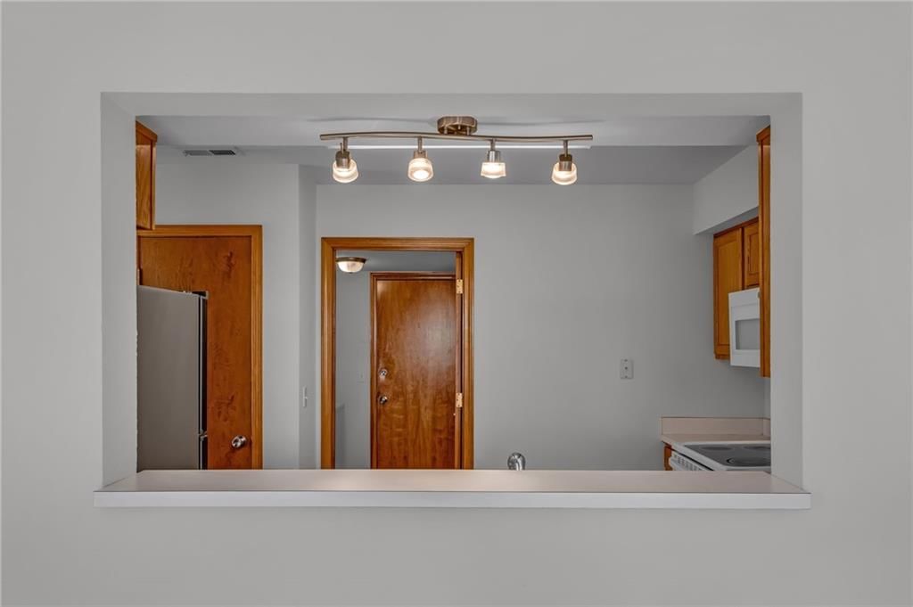 Photo 11 of 35 - 2752 Grand Circle, Lawrence, KS 66047