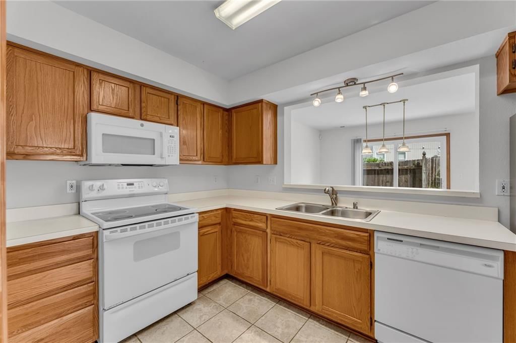 Photo 14 of 35 - 2752 Grand Circle, Lawrence, KS 66047