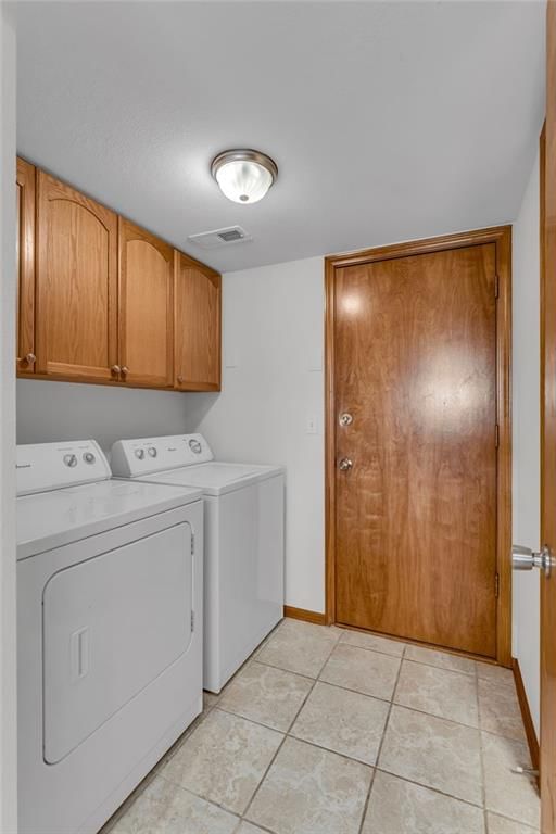 Photo 16 of 35 - 2752 Grand Circle, Lawrence, KS 66047