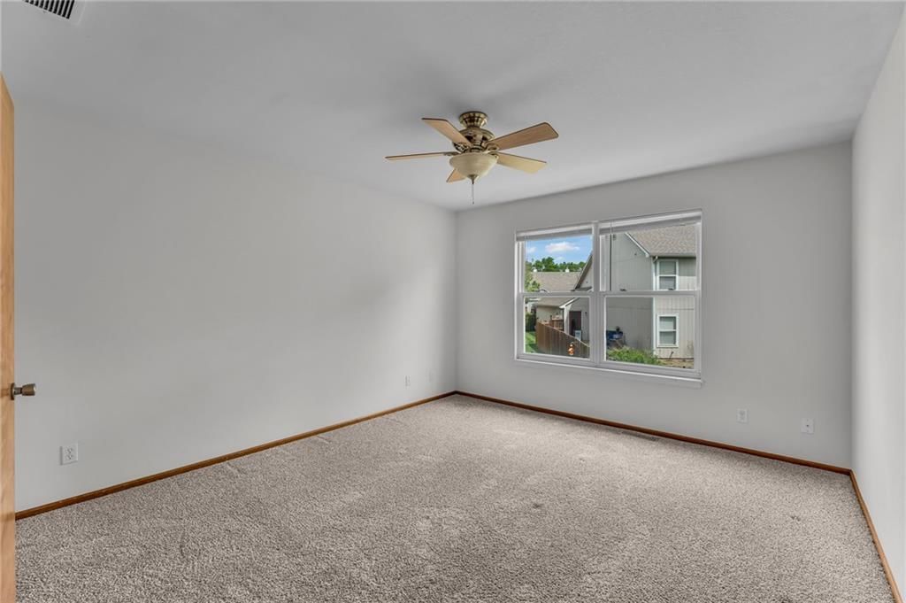Photo 21 of 35 - 2752 Grand Circle, Lawrence, KS 66047