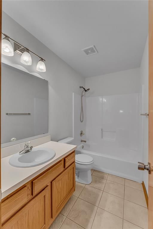 Photo 27 of 35 - 2752 Grand Circle, Lawrence, KS 66047