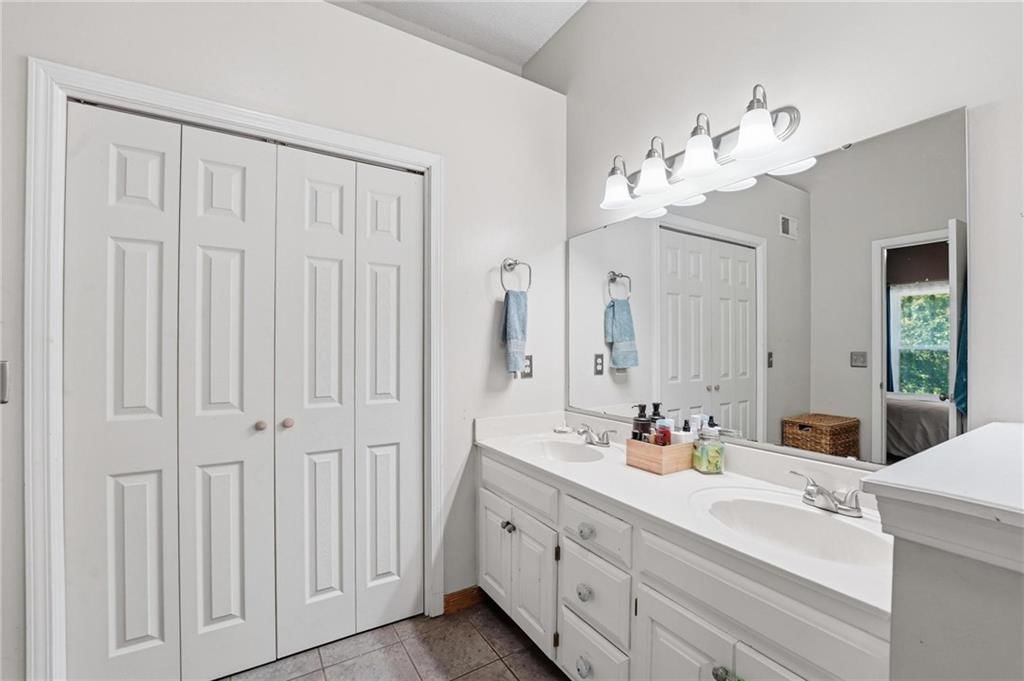 1147 E Sheridan Bridge Lane — photo 28