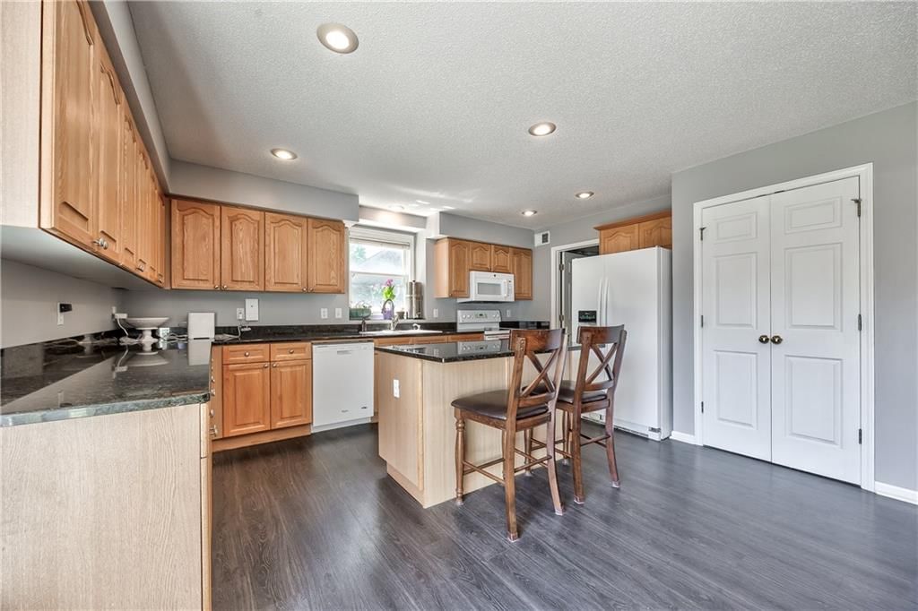 1802 W PARK Court — photo 4