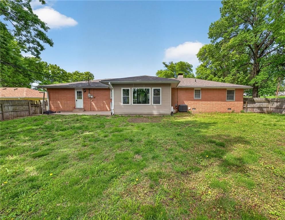 207 Dewey Avenue — photo 1