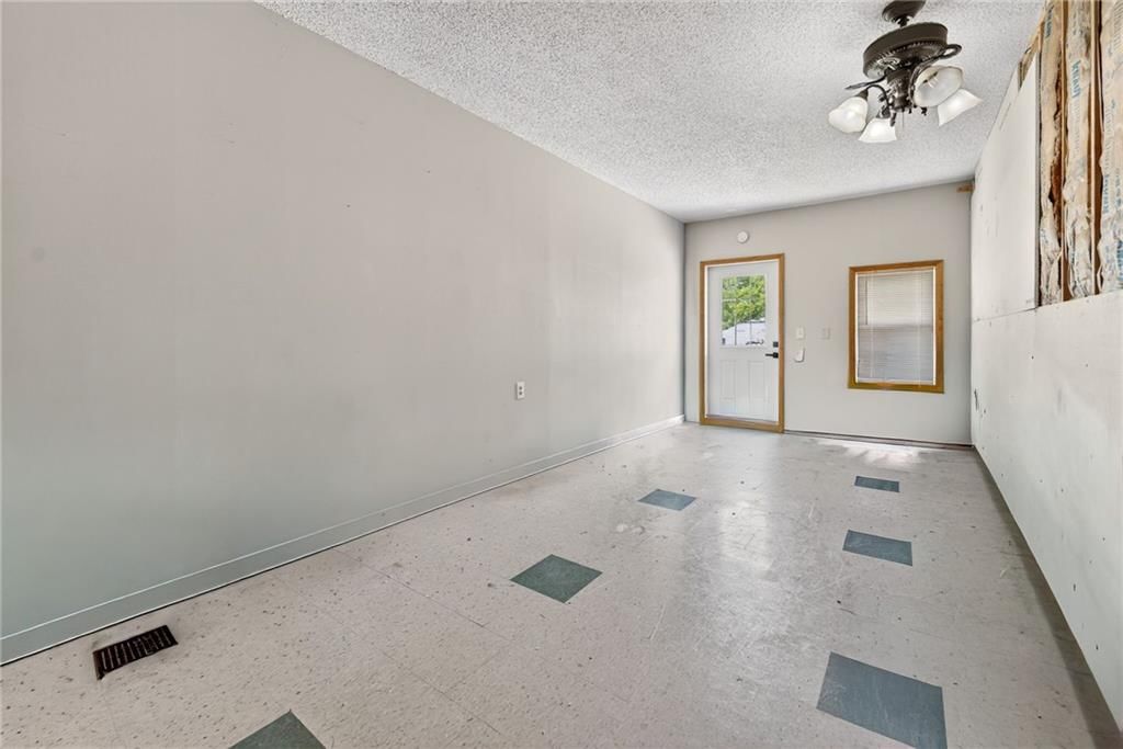 207 Dewey Avenue — photo 18