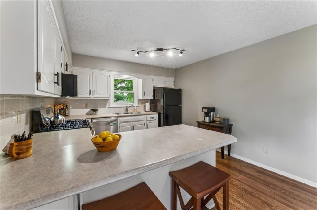 15114 W 123rd Street — photo 11