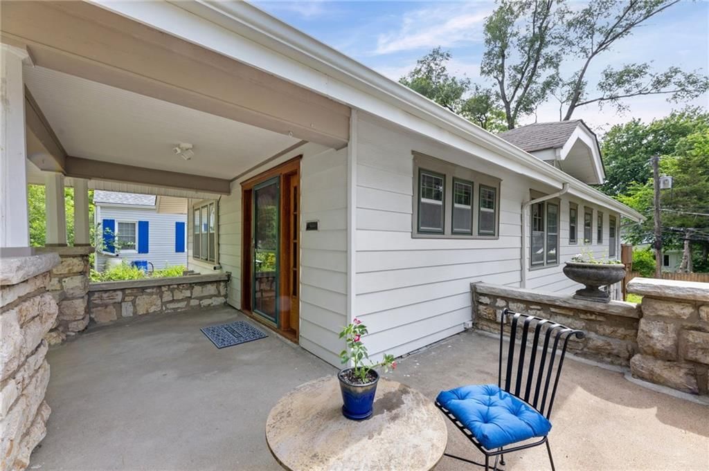 5736 Kenwood Avenue — photo 4