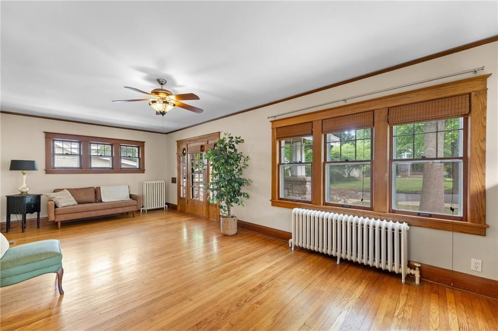 5736 Kenwood Avenue — photo 9