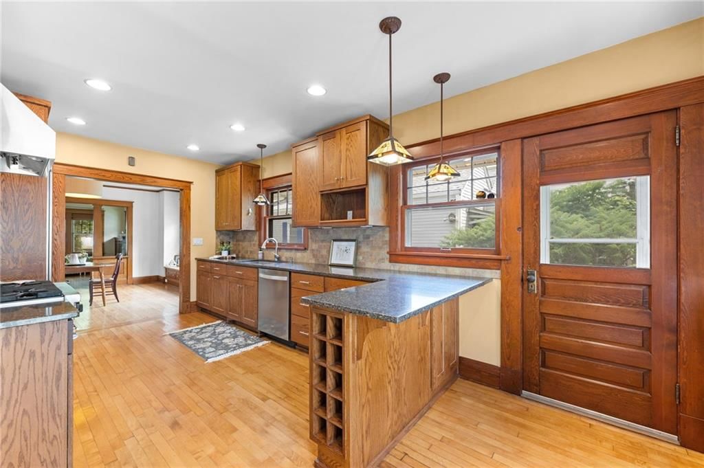 5736 Kenwood Avenue — photo 18