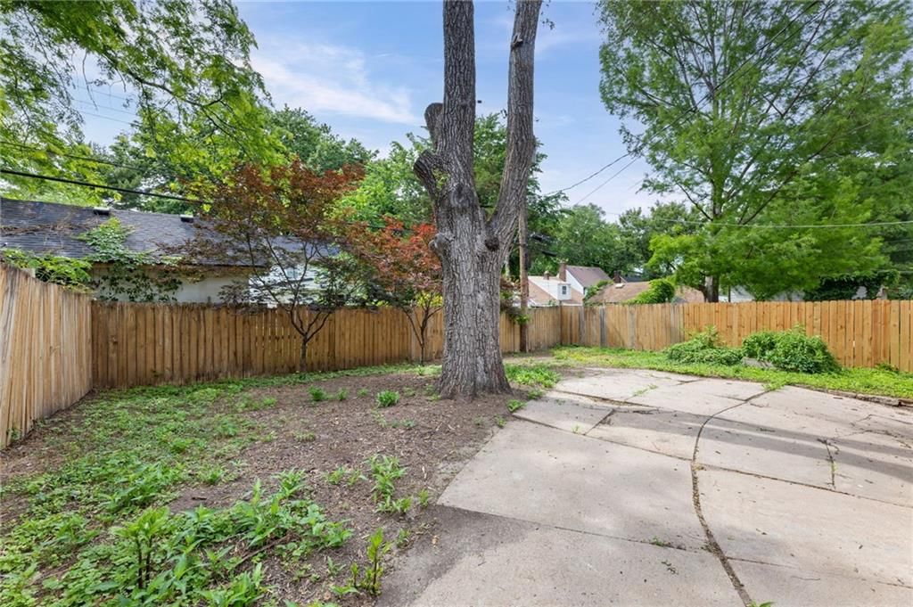 5736 Kenwood Avenue — photo 37