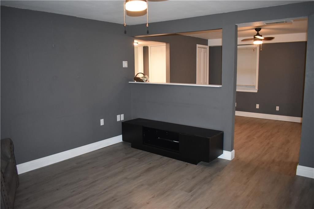 606 W Locust Street — photo 4