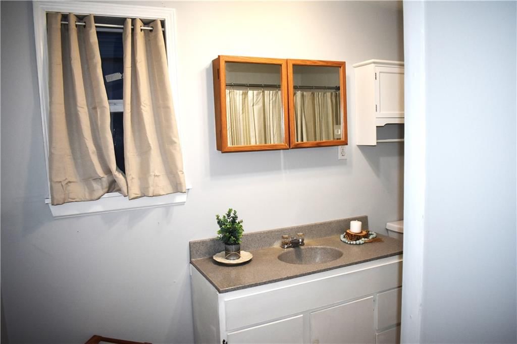 606 W Locust Street — photo 14