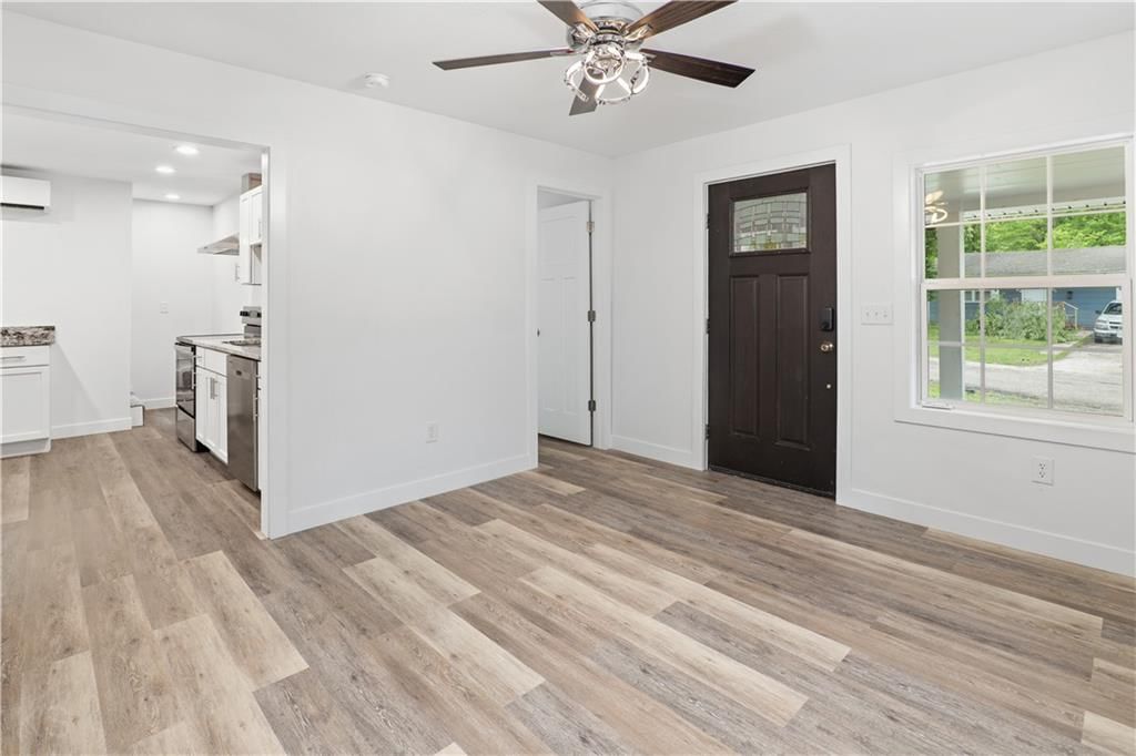404 E Culton Street — photo 3