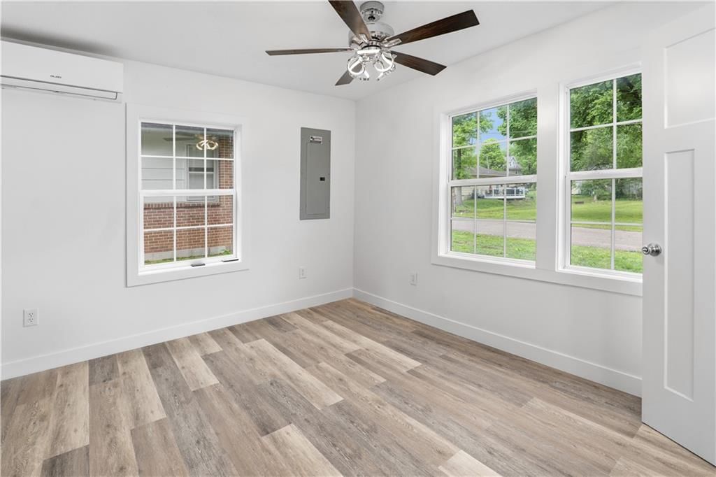 404 E Culton Street — photo 6