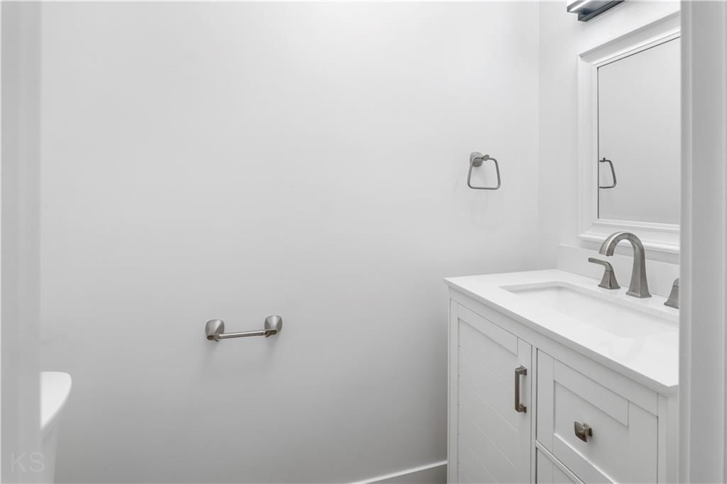 404 E Culton Street — photo 8