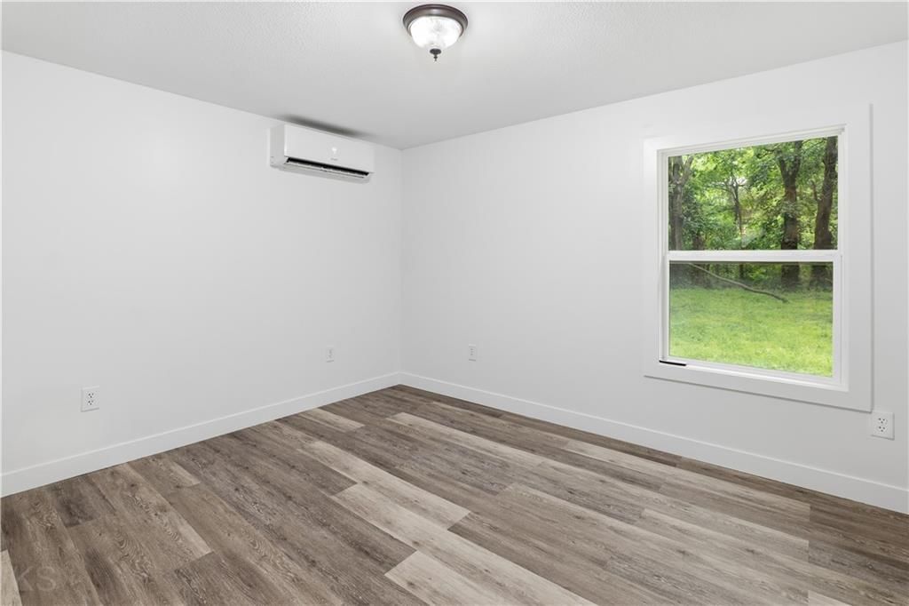 404 E Culton Street — photo 10