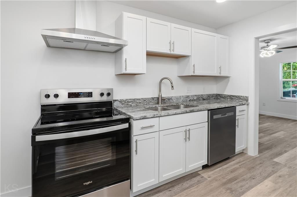 404 E Culton Street — photo 12
