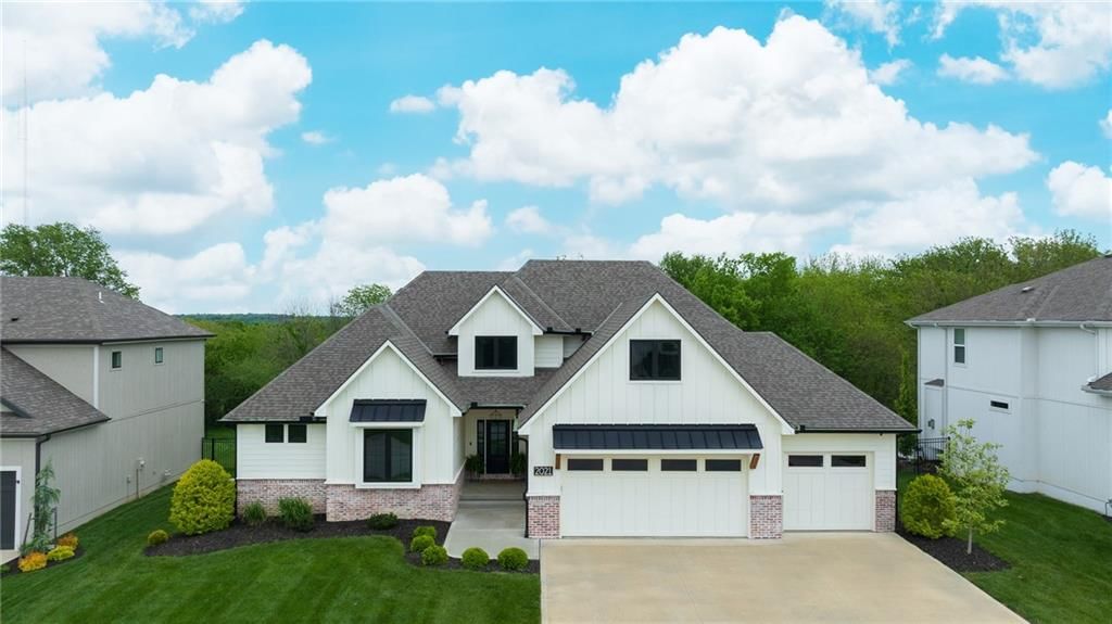2021 NE Bluestone Drive — photo 3