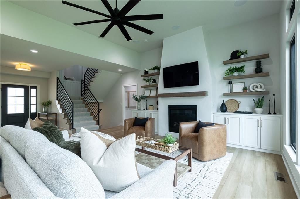 2021 NE Bluestone Drive — photo 8
