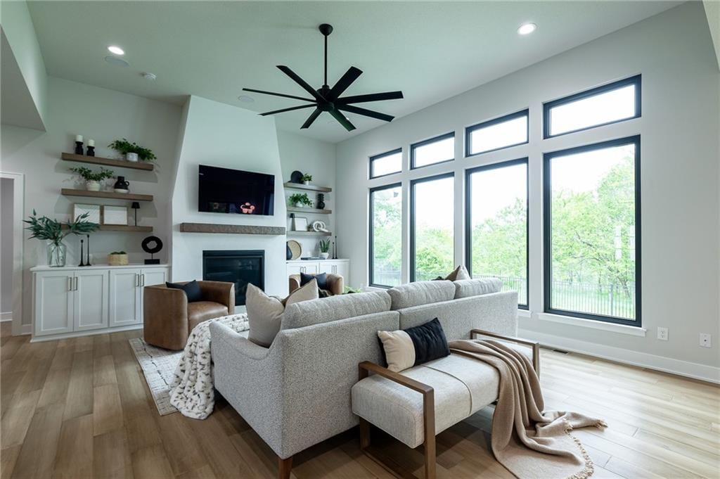 2021 NE Bluestone Drive — photo 12