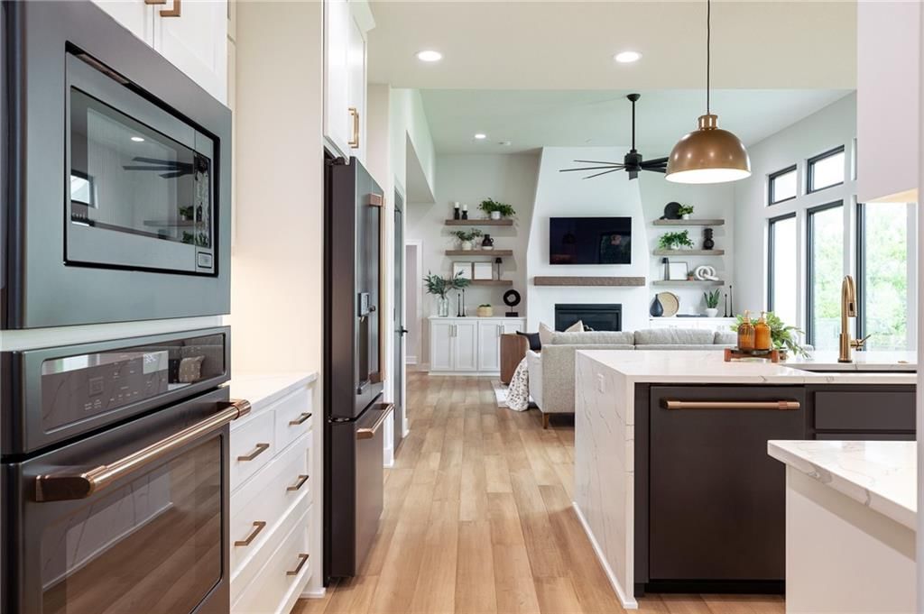 2021 NE Bluestone Drive — photo 17