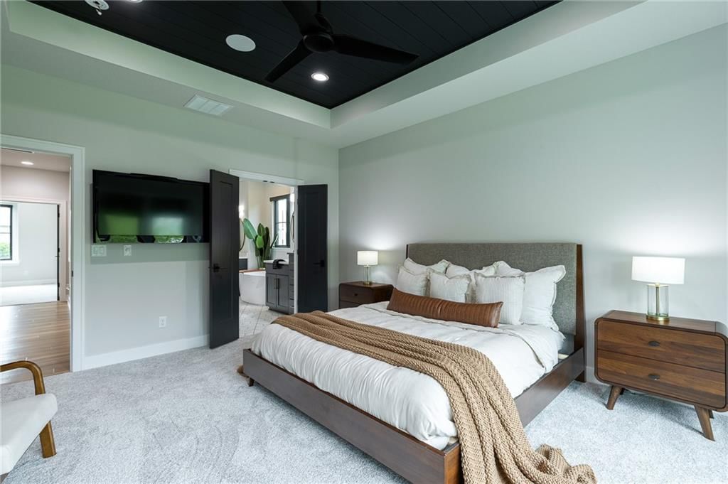 2021 NE Bluestone Drive — photo 33