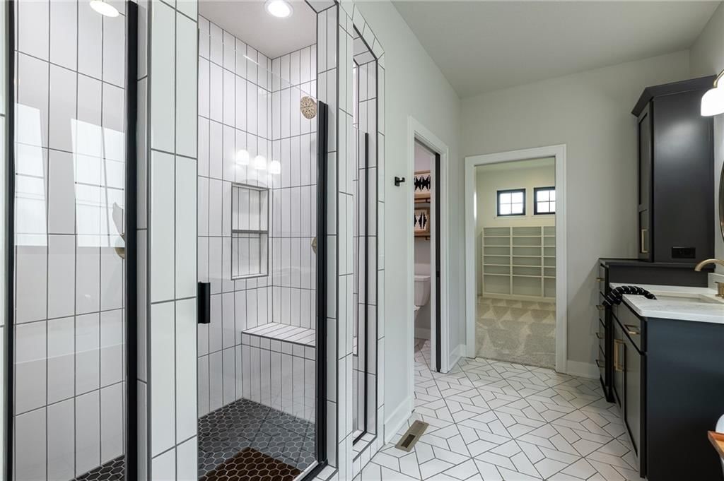 2021 NE Bluestone Drive — photo 37