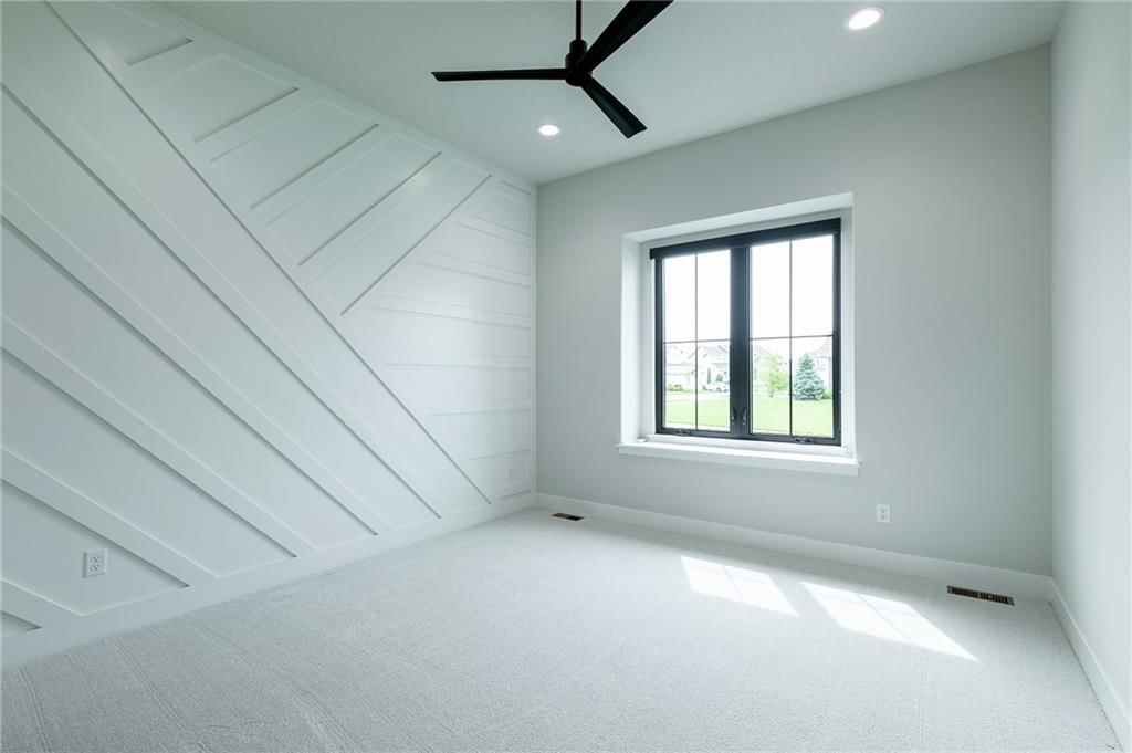 2021 NE Bluestone Drive — photo 44