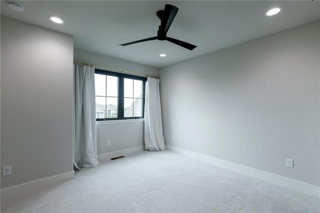 2021 NE Bluestone Drive — photo 49