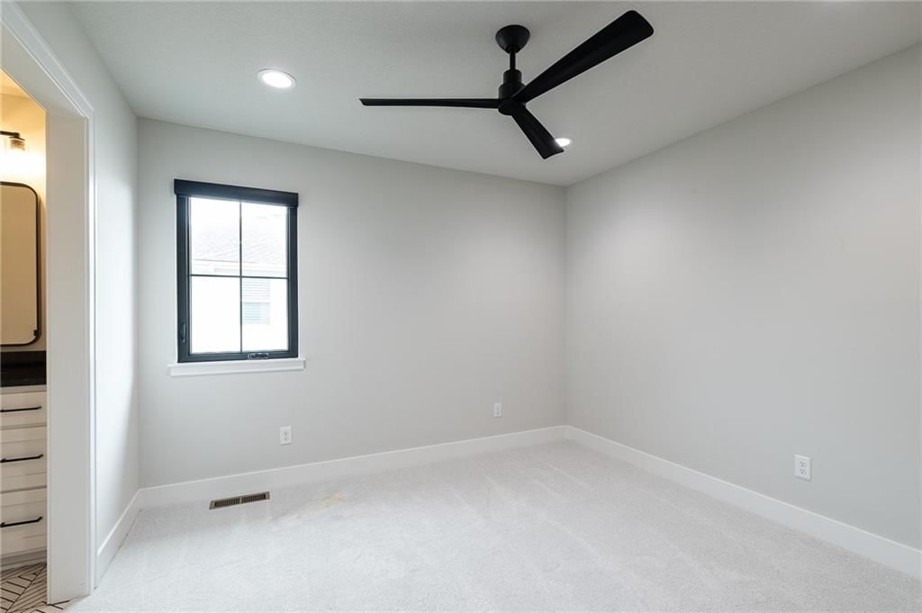 2021 NE Bluestone Drive — photo 52