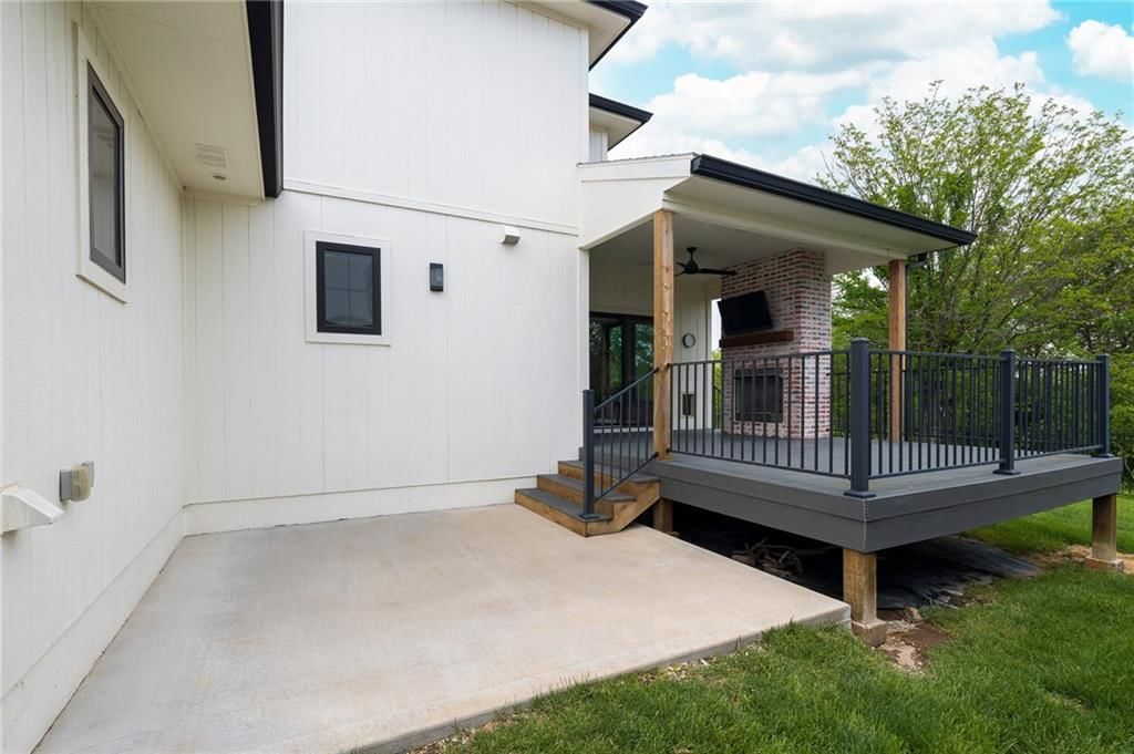 2021 NE Bluestone Drive — photo 59