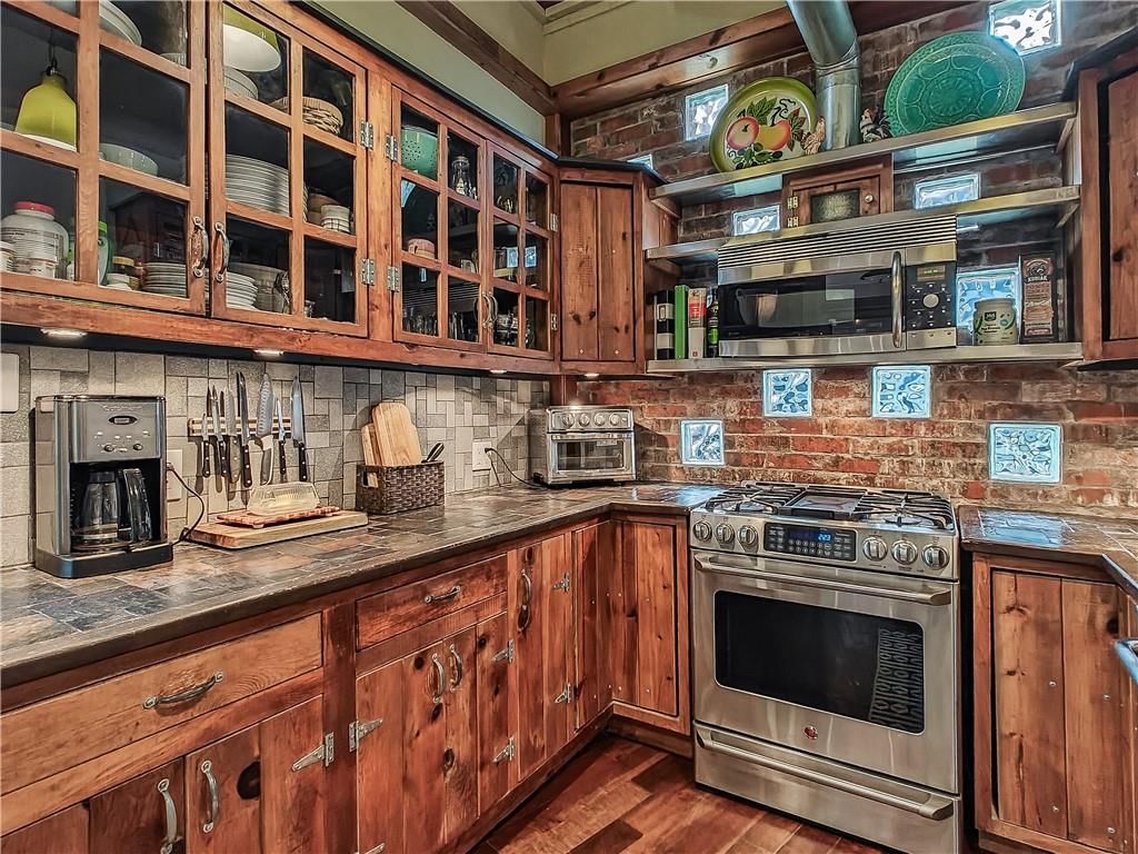 2746 Holmes Street — photo 35