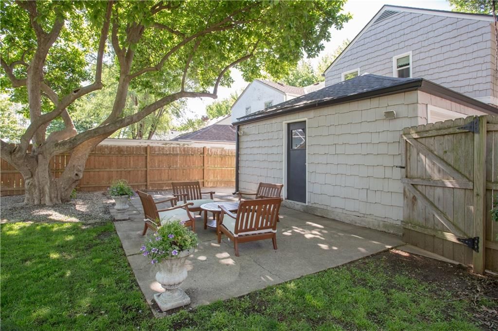 600 E 72nd Terrace — photo 36