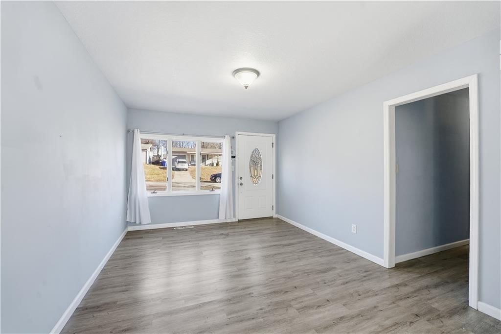 2732 S 51st Terrace — photo 3