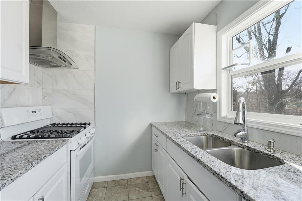 2732 S 51st Terrace — photo 5