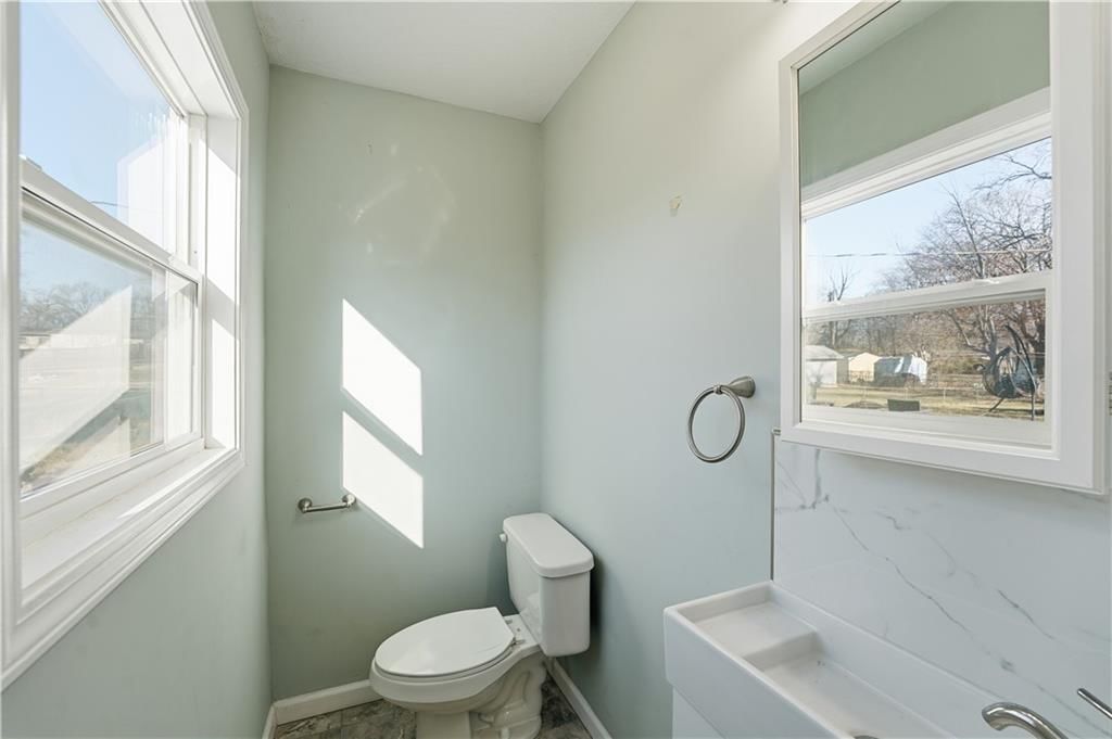 2732 S 51st Terrace — photo 9