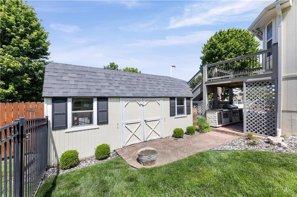500 Bayview Drive — photo 49