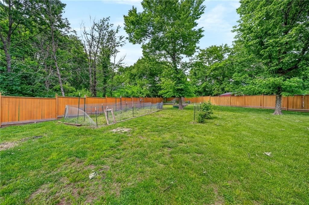 8720 N BELTON Avenue — photo 15