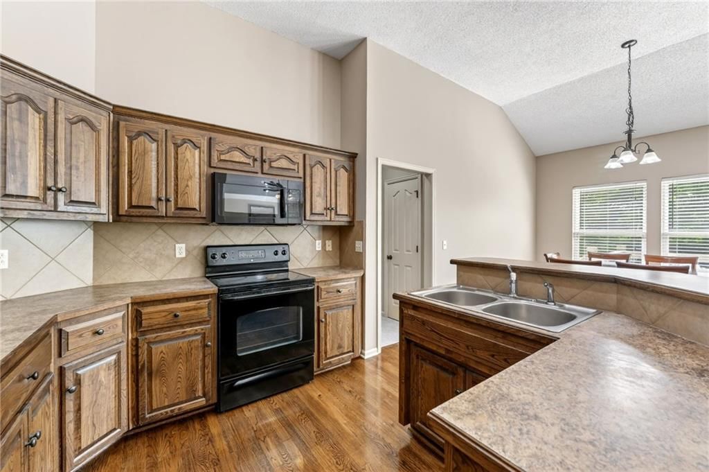 8720 N BELTON Avenue — photo 22