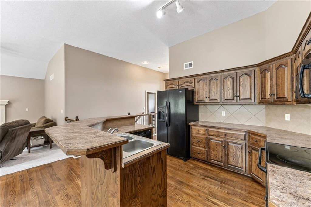 8720 N BELTON Avenue — photo 24