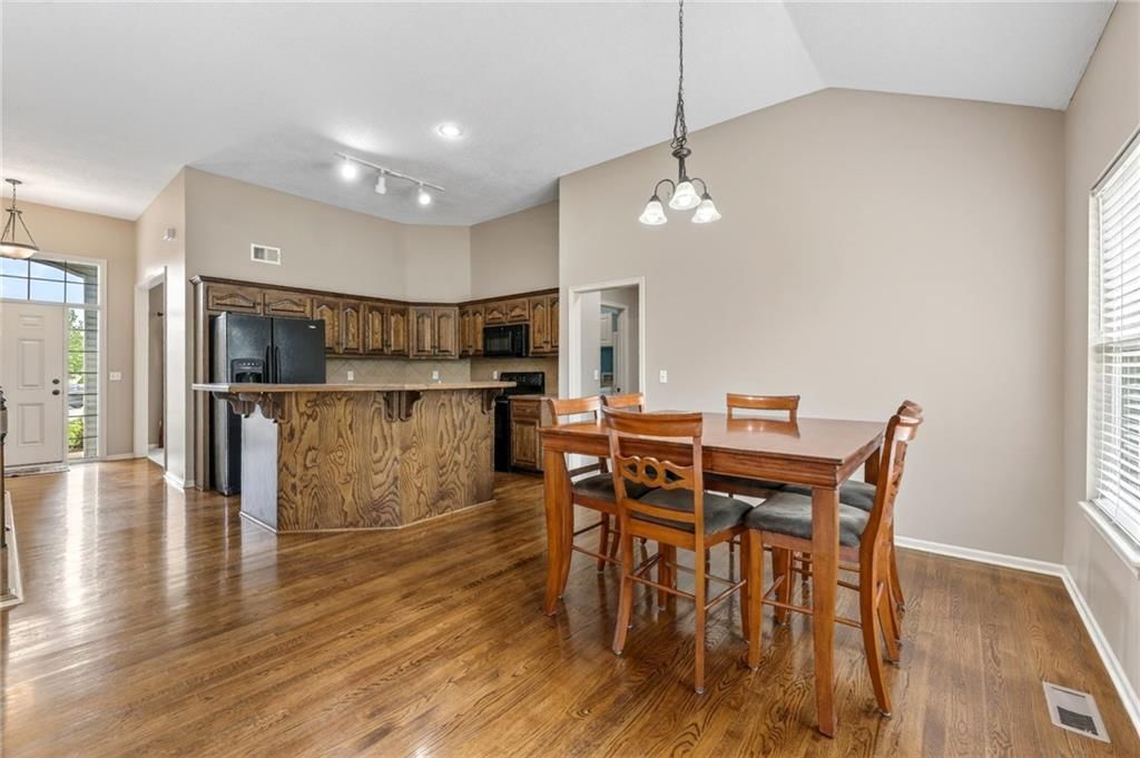 8720 N BELTON Avenue — photo 26