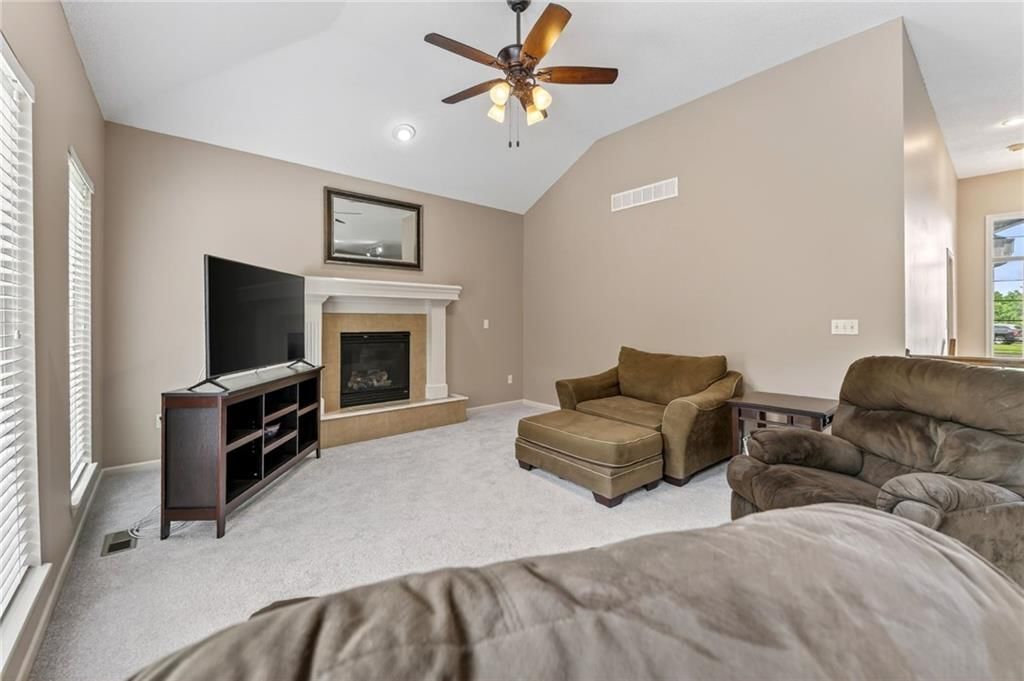 8720 N BELTON Avenue — photo 28