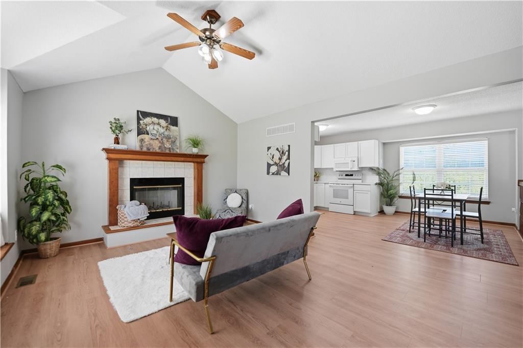 1488 NW Foxboro Road — photo 3